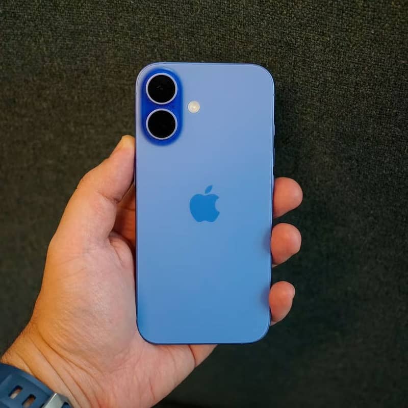 Apple iPhone 16 3