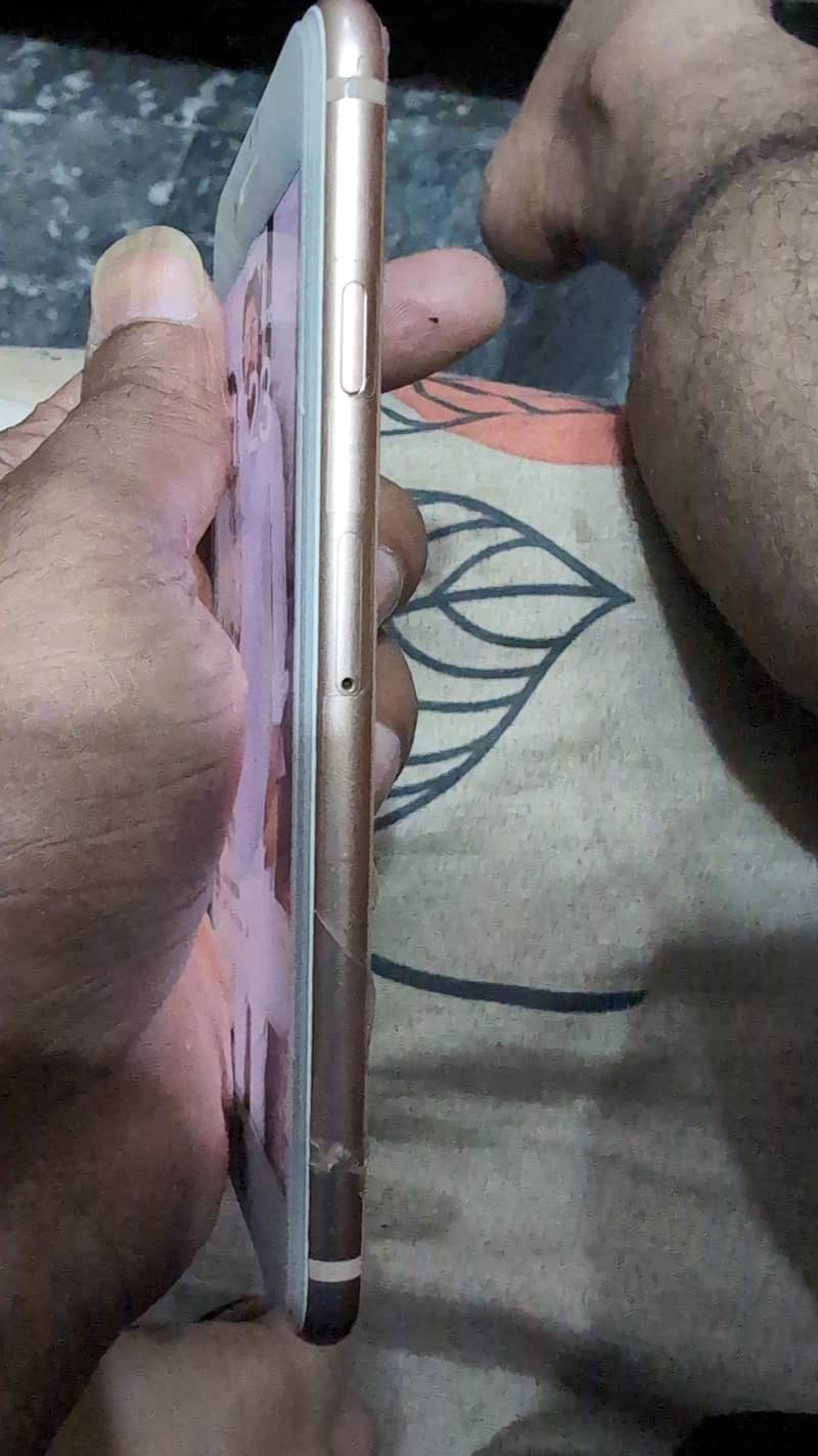 Apple iPhone 8 3