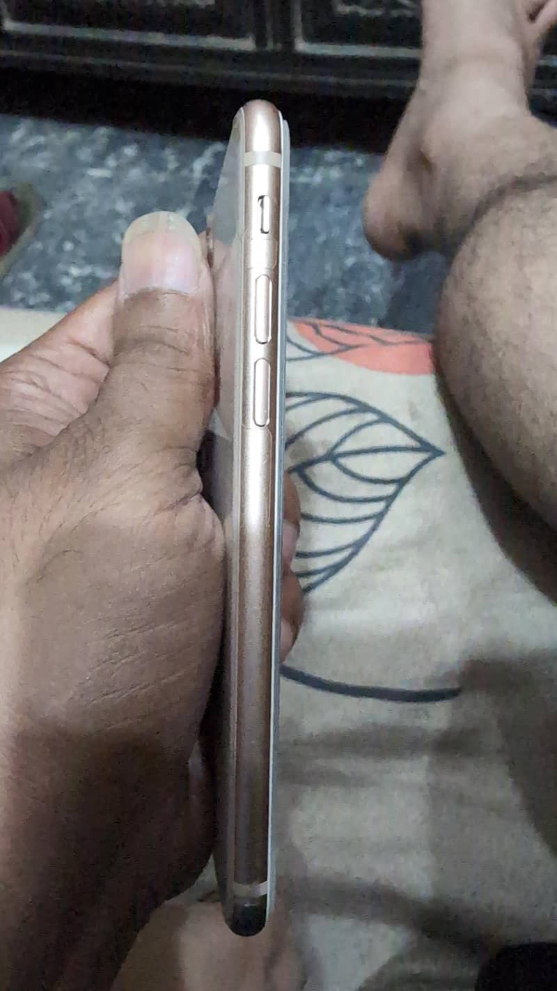 Apple iPhone 8 4