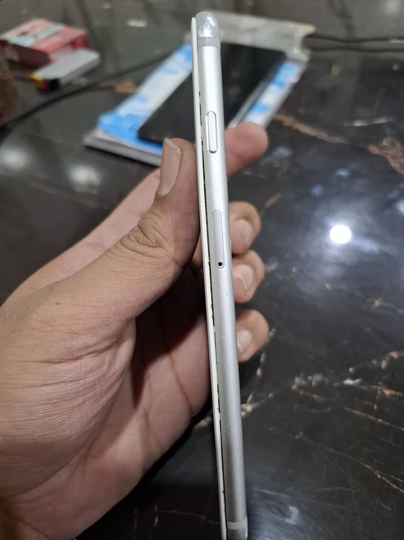 Apple iPhone 7 Plus 2