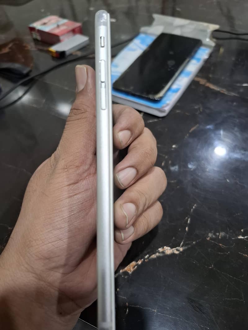 Apple iPhone 7 Plus 3
