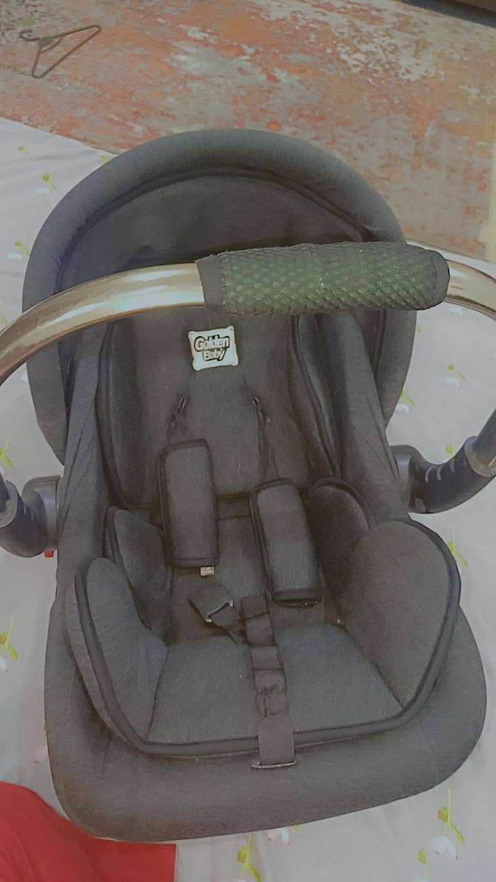 carry cot 10/10 condition 2