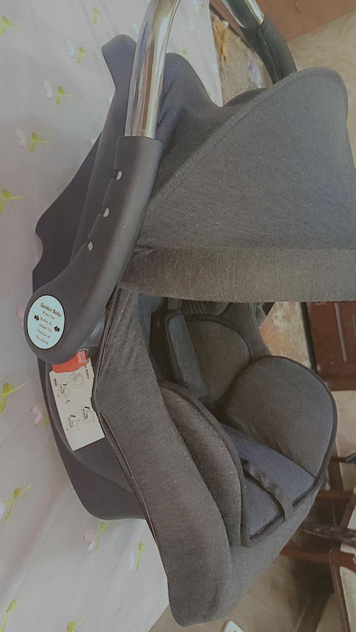 carry cot 10/10 condition 3