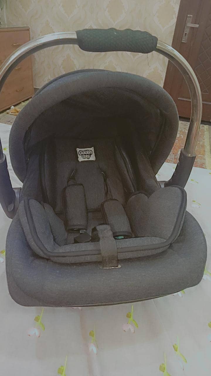 carry cot 10/10 condition 4