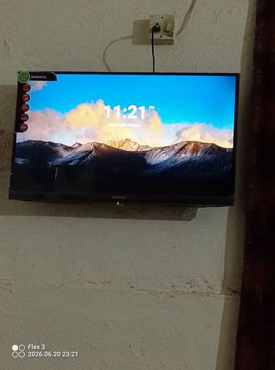 32 inch LCD good quality