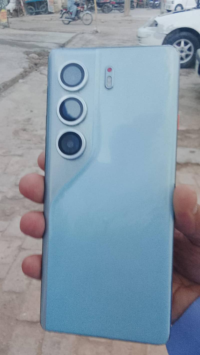 Tecno CAMON 40 Pro 0