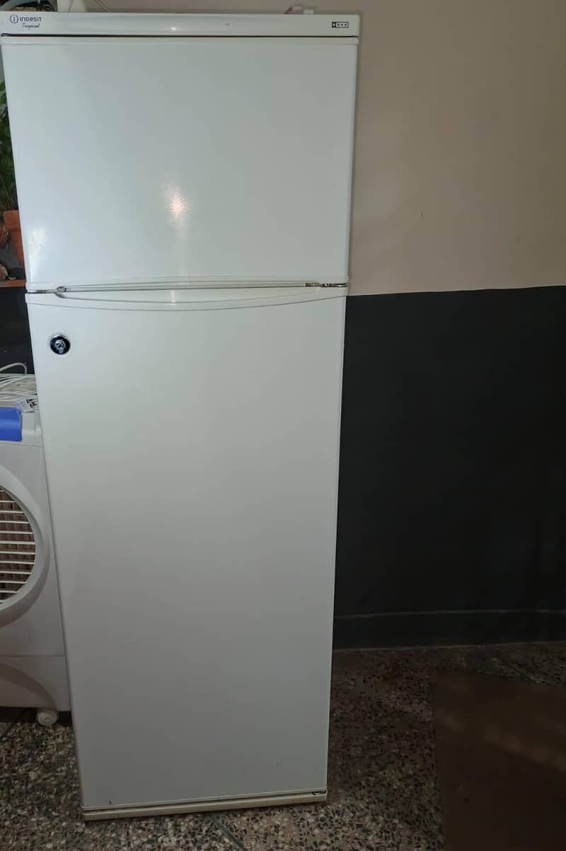 Refrigerator 0