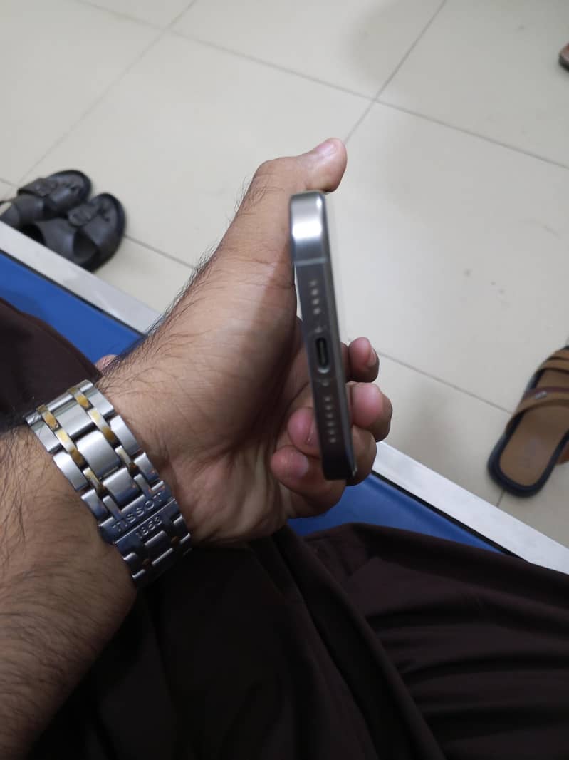 iphone 15 pro max 4