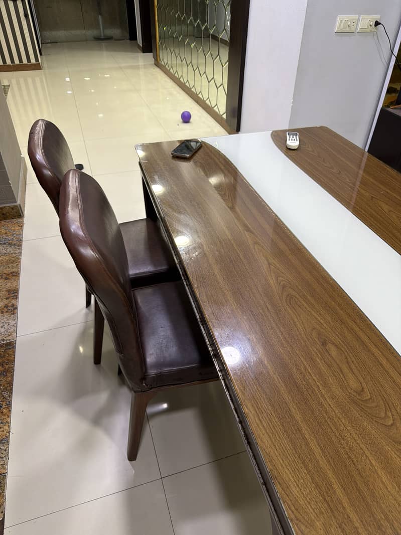 Dining table 0