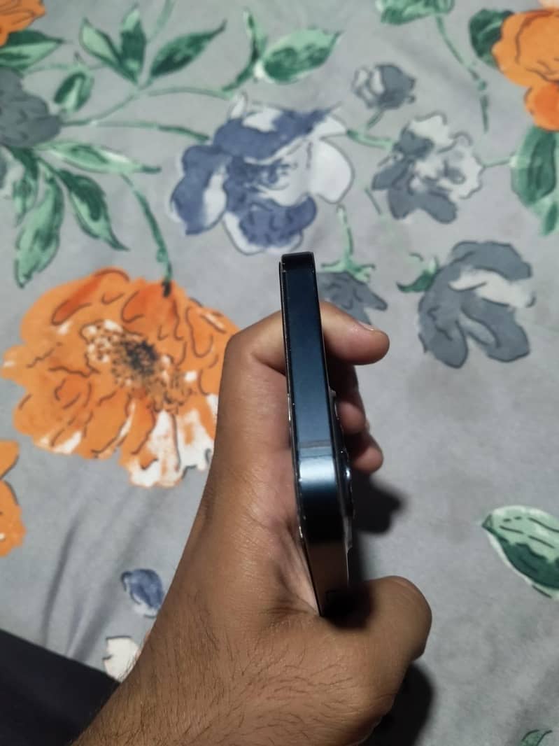 Apple iPhone 13 3