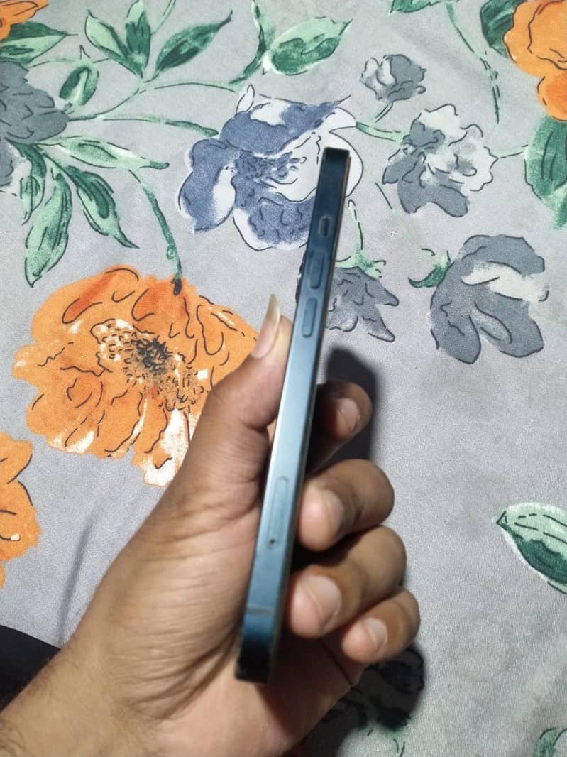 Apple iPhone 13 6