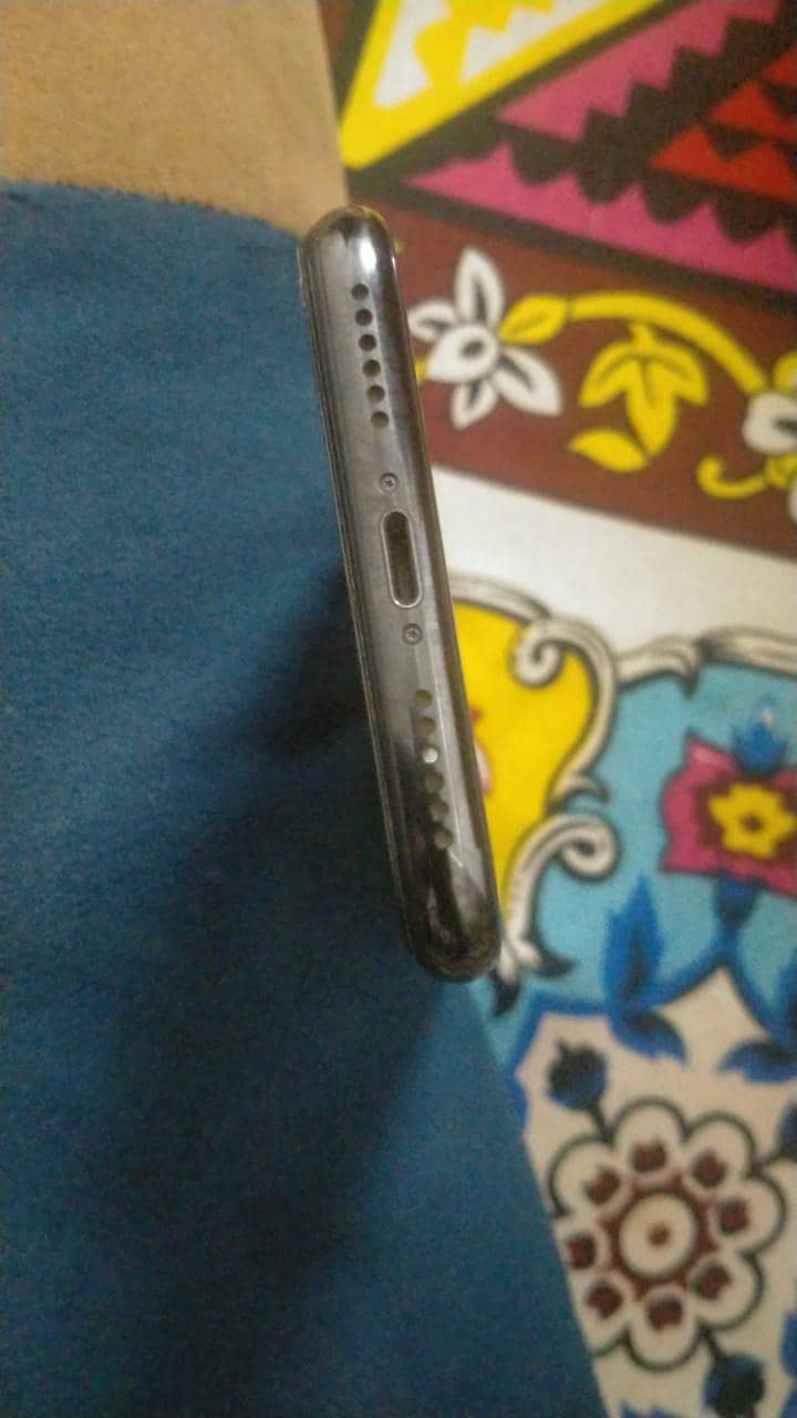 Apple iPhone X 4