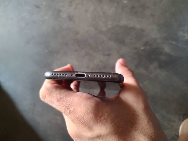 Apple iPhone 8 3