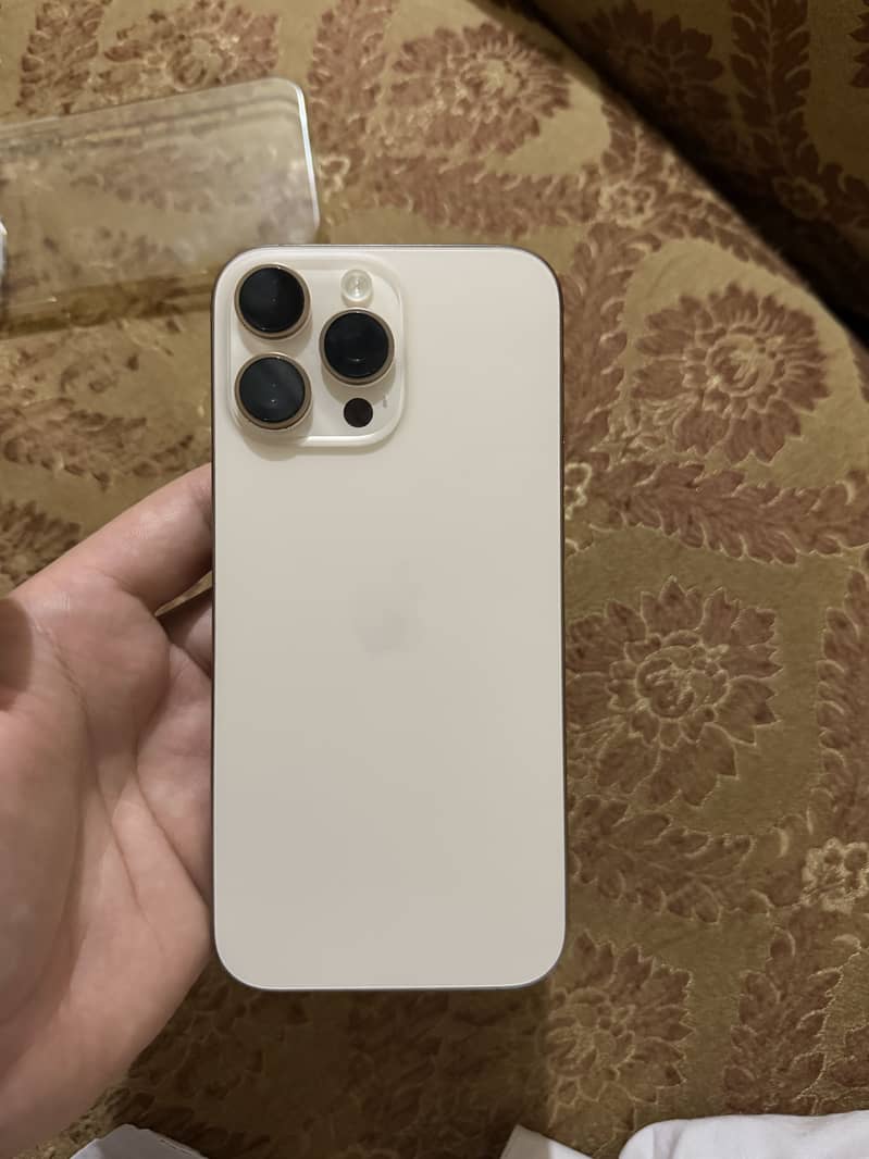 Apple iPhone 16 Pro Max 0