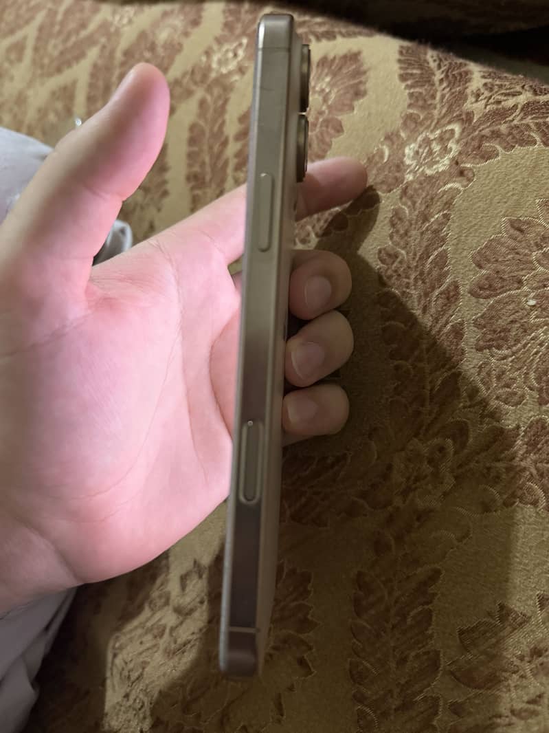 Apple iPhone 16 Pro Max 3