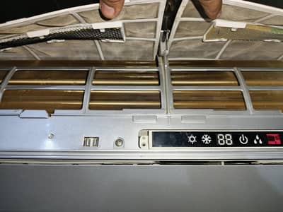 selling Gree G10 inverter 1ton