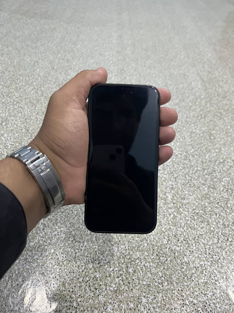 Apple iPhone 16 2