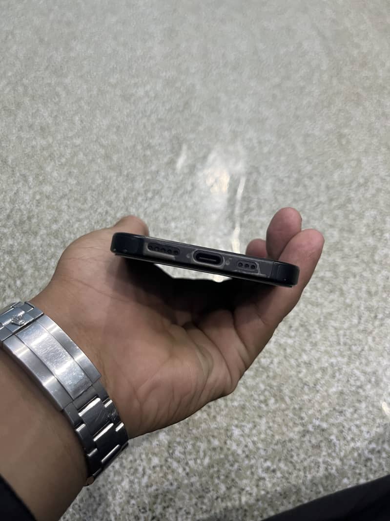 Apple iPhone 16 4