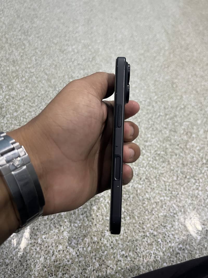 Apple iPhone 16 5