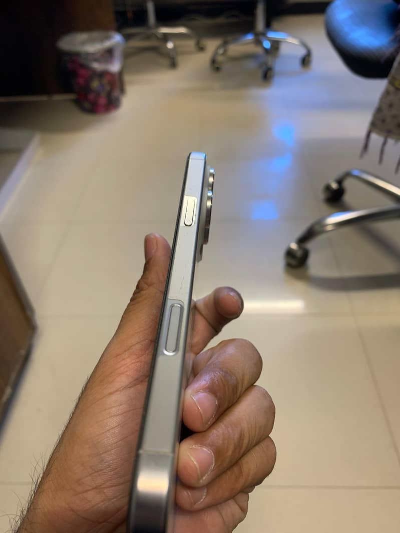 IPHONE 16 PRO MAX 2