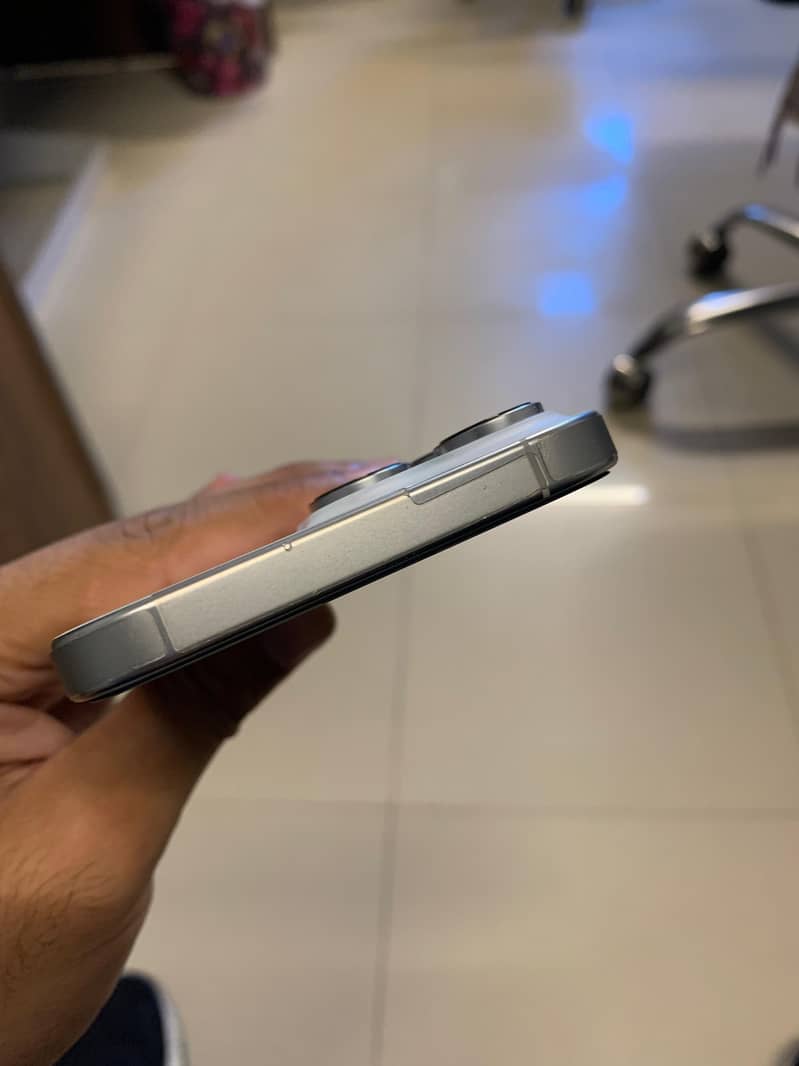 IPHONE 16 PRO MAX 6