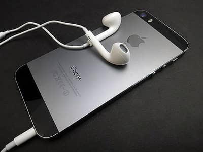 Apple iPhone 5s 128GB full box Whatsapp no 03291198929
