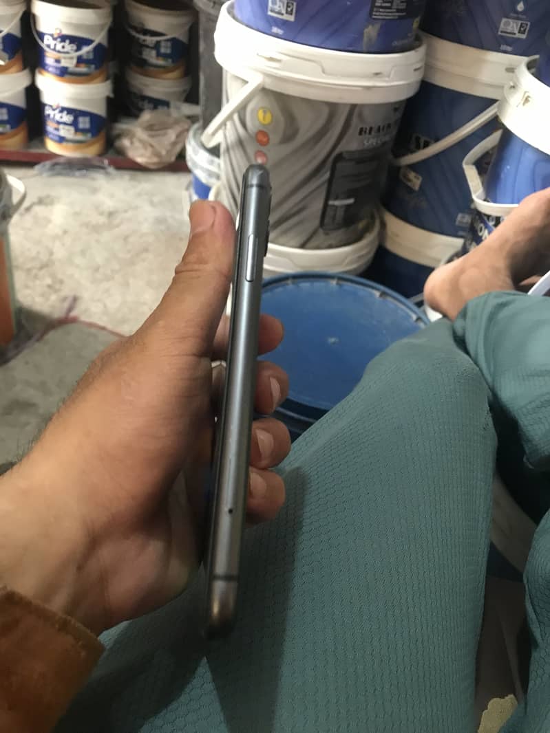 Apple iPhone 11 0