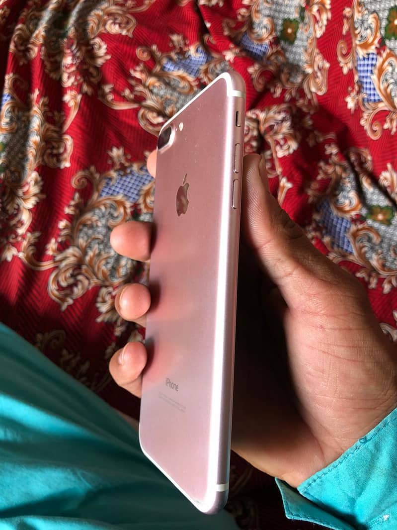 Apple iPhone 7 Plus 6