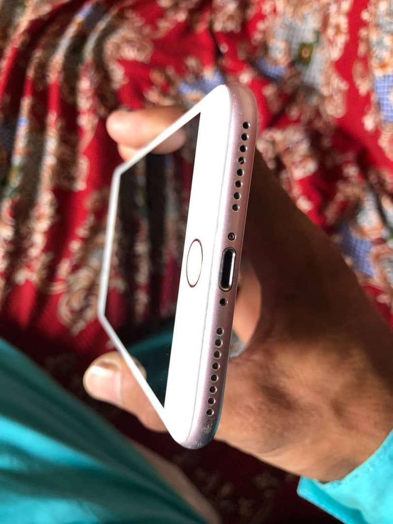 Apple iPhone 7 Plus 9