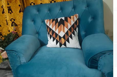 5 SEATER MODREN STYLE SOFA