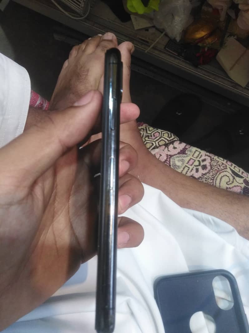Apple iPhone X 3