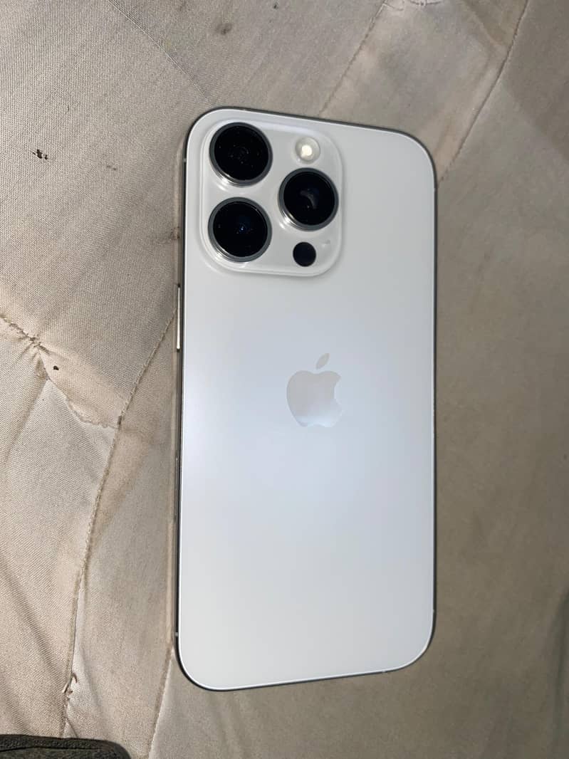 iPhone 16 pro 1