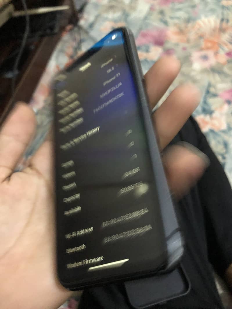 Apple iPhone 11 4