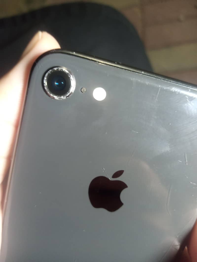 Apple iPhone 8 1