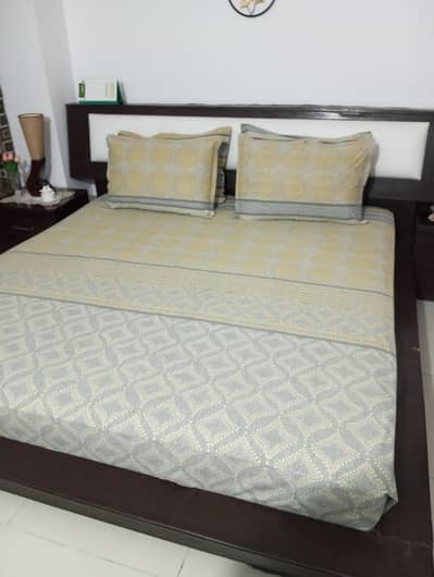 Bedroom Set King Size with mattress and dressing table