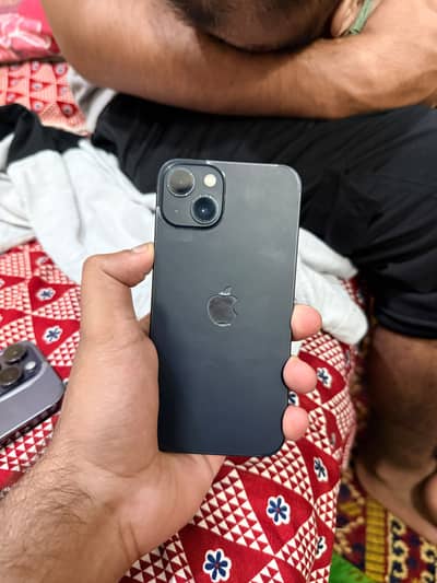 Apple iPhone 13