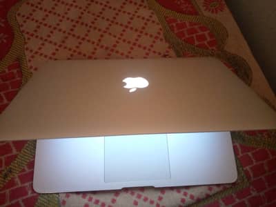 MacBook Air 2015 - 8GB RAM / 256GB SSD - Excellent Condition