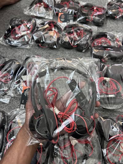 meeting and calling headphones quantity stock available  plantronics