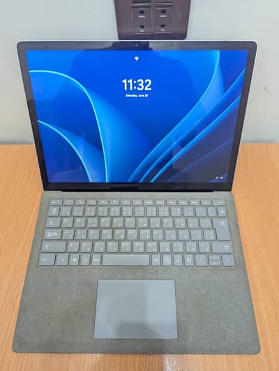 Windows surface book 2, 10/10 condition