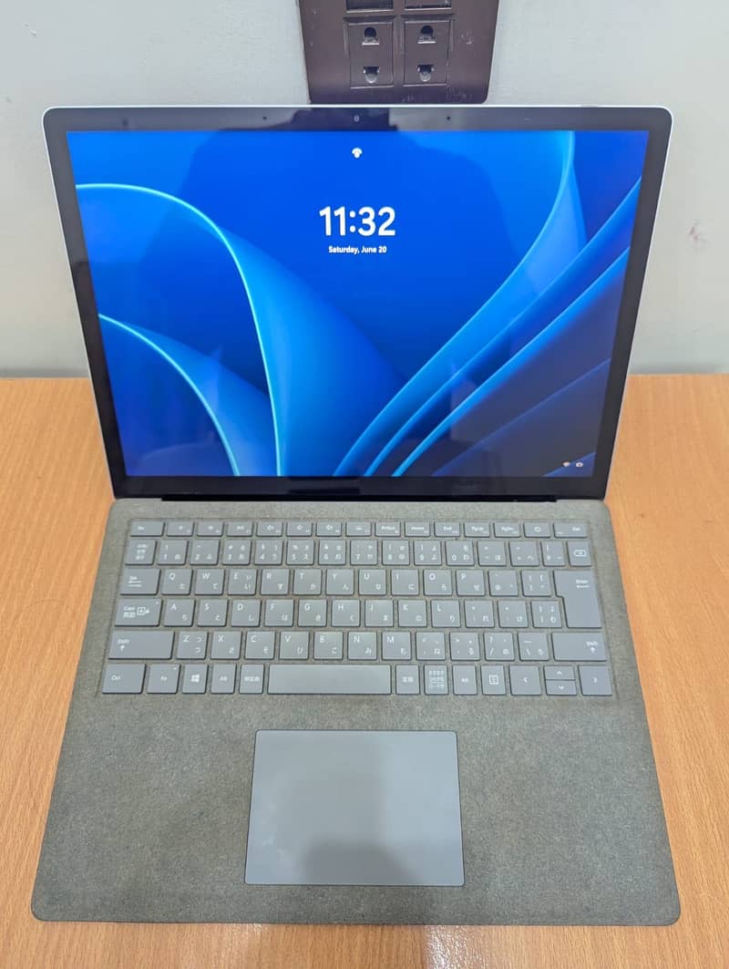 Windows surface book 2 | 8GB RAM | 128GB SSD | 10/10 condition 0