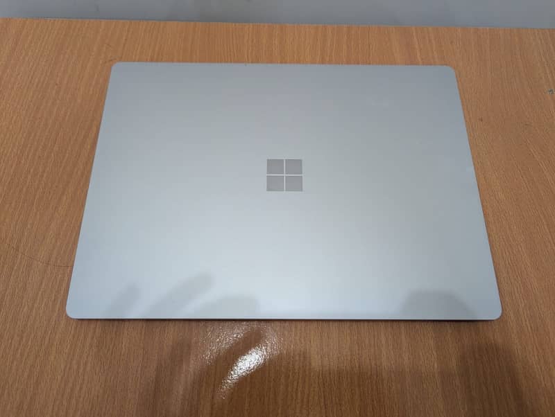 Windows surface book 2 | 8GB RAM | 128GB SSD | 10/10 condition 1