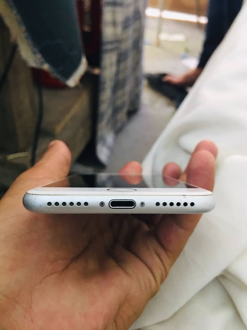 Apple iPhone 7 2