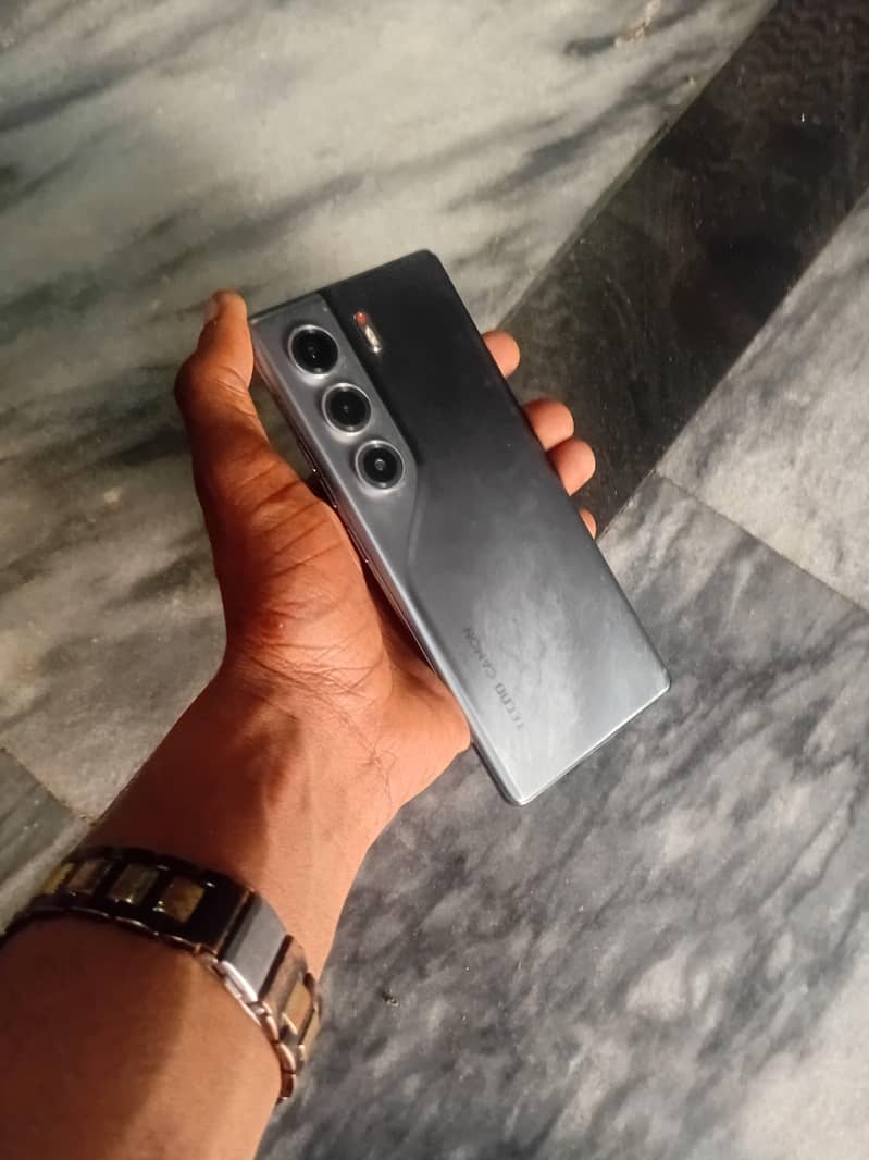Tecno CAMON 40 Pro 0
