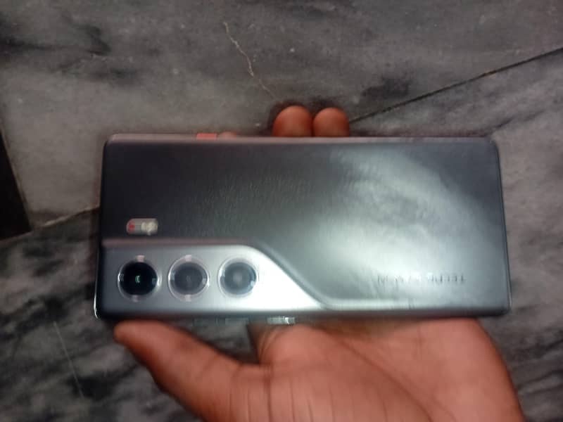 Tecno CAMON 40 Pro 1