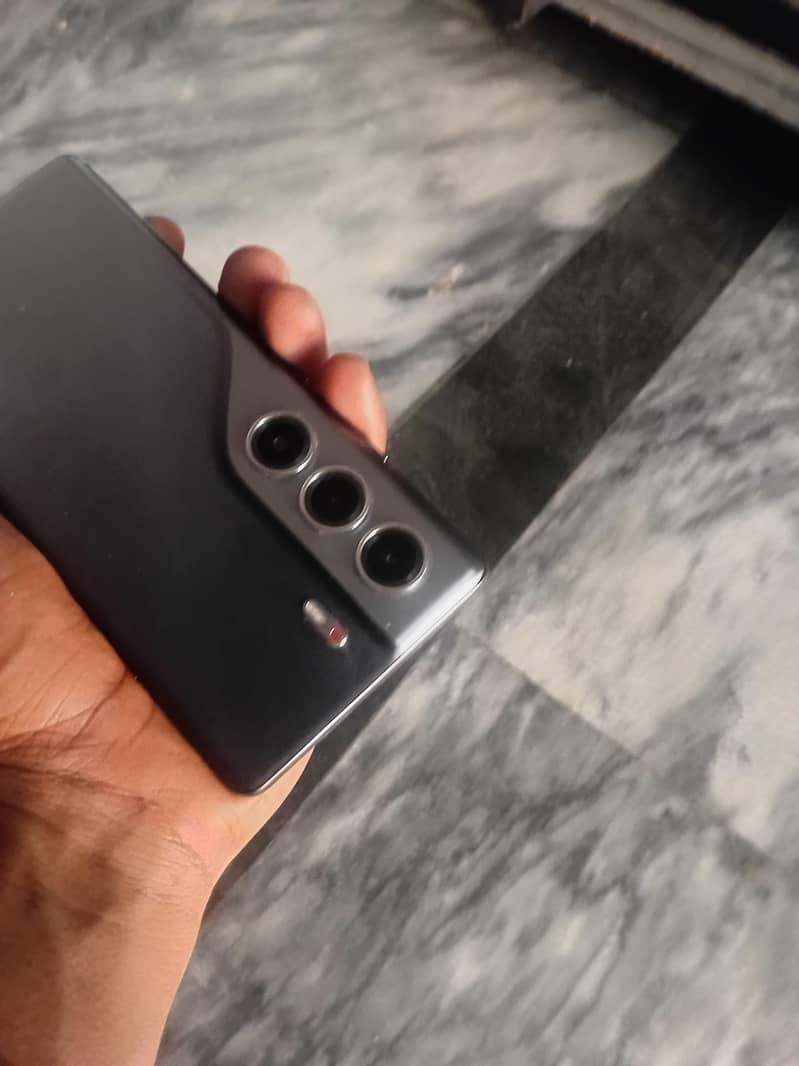 Tecno CAMON 40 Pro 4
