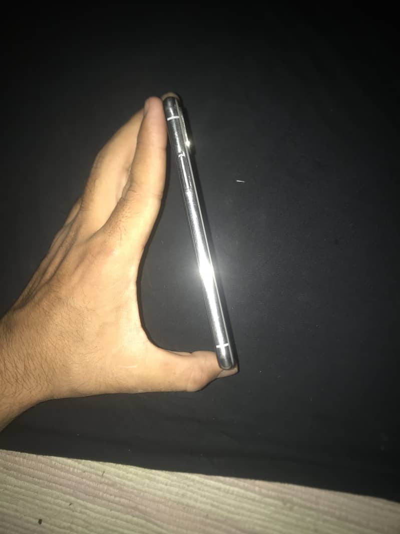 Apple iPhone X 4