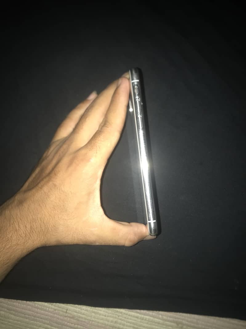 Apple iPhone X 5
