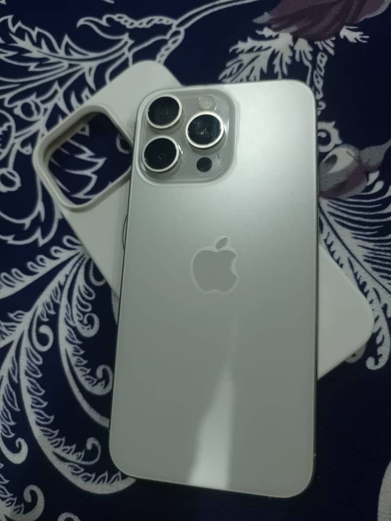 Apple iPhone 15 Pro Max 1