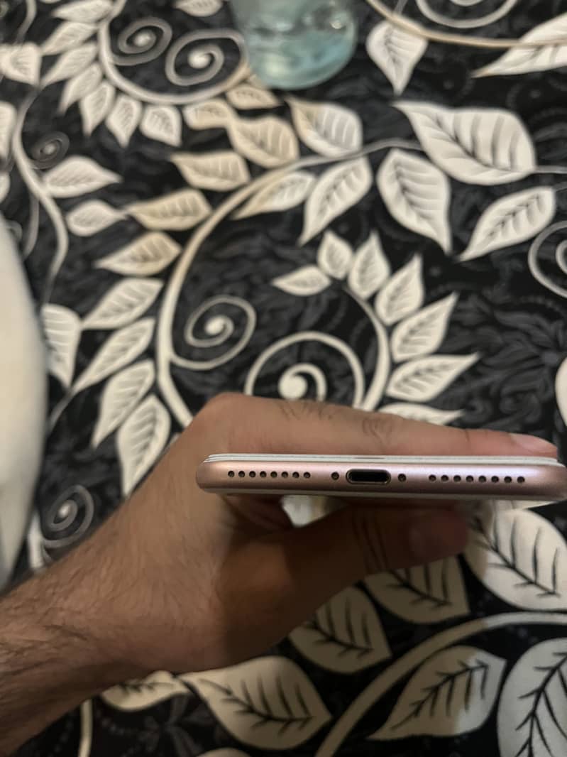 Apple iPhone 7 Plus 1