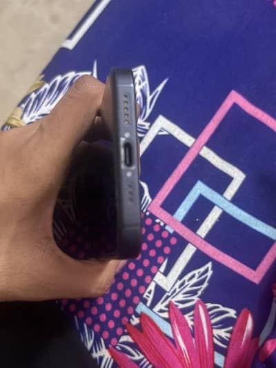 Apple iPhone 16